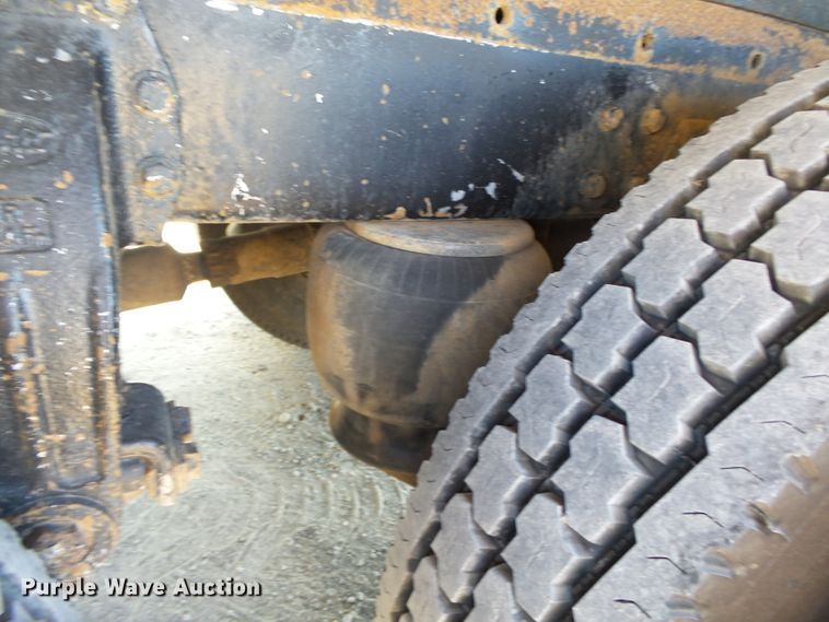 image for item DE8025 1990 Peterbilt 379 flatbed truck