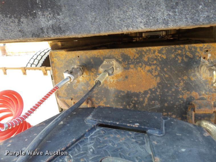 image for item DE8025 1990 Peterbilt 379 flatbed truck