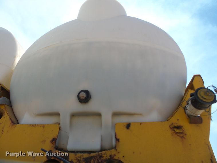 image for item DE8025 1990 Peterbilt 379 flatbed truck