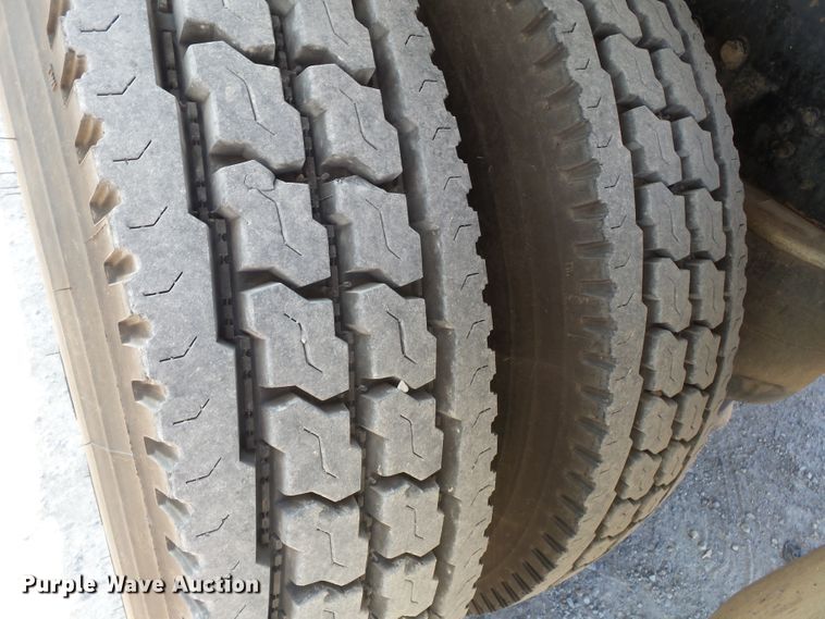 image for item DE8025 1990 Peterbilt 379 flatbed truck