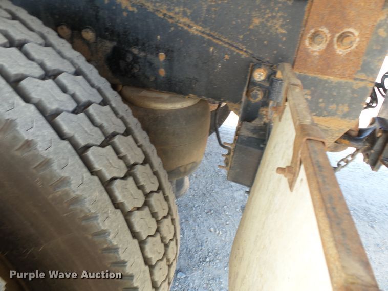 image for item DE8025 1990 Peterbilt 379 flatbed truck