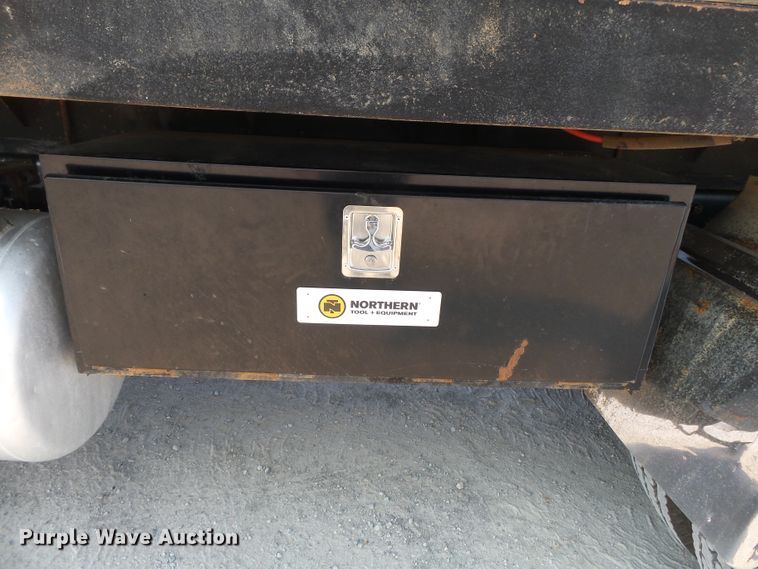 image for item DE8025 1990 Peterbilt 379 flatbed truck