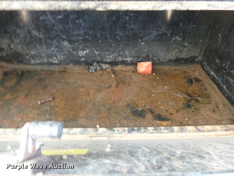 image for item DE8025 1990 Peterbilt 379 flatbed truck