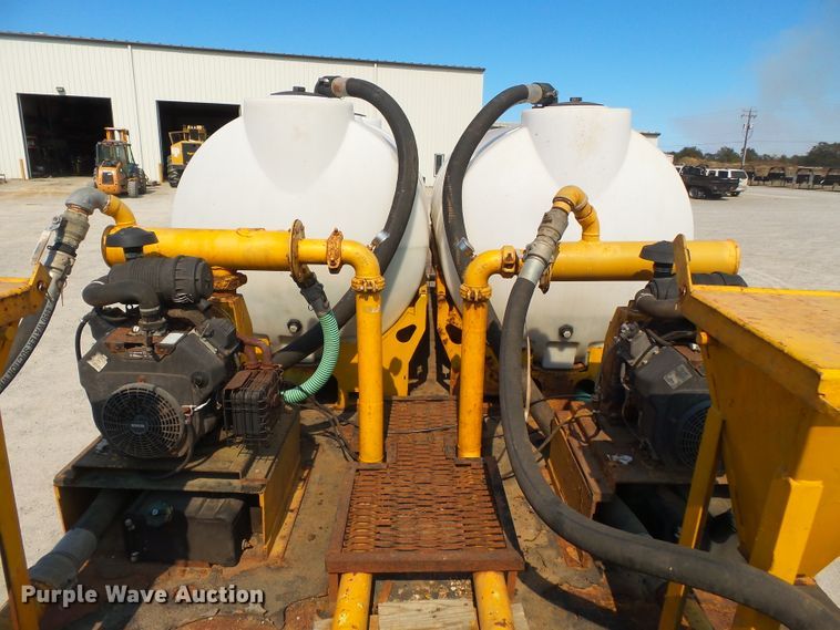 image for item DE8025 1990 Peterbilt 379 flatbed truck