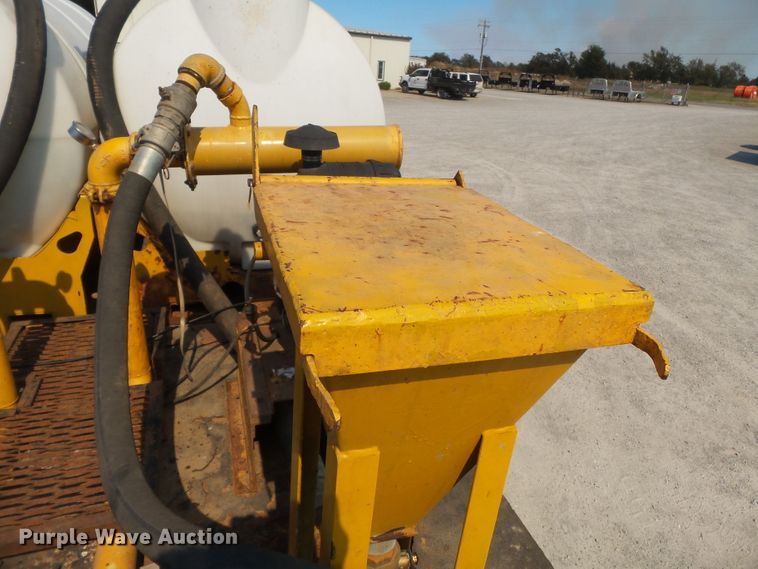 image for item DE8025 1990 Peterbilt 379 flatbed truck