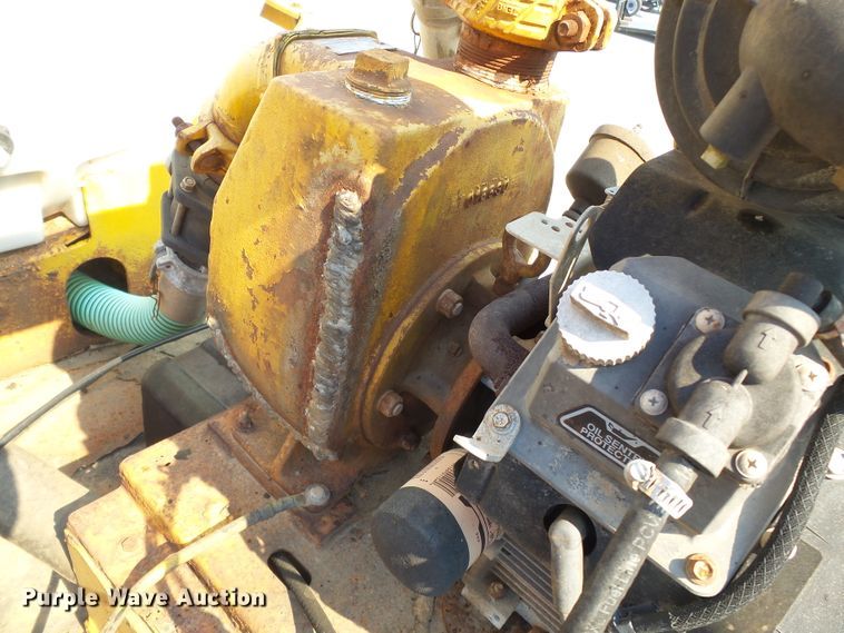 image for item DE8025 1990 Peterbilt 379 flatbed truck