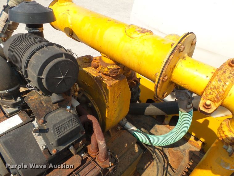 image for item DE8025 1990 Peterbilt 379 flatbed truck