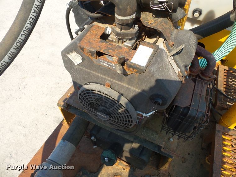 image for item DE8025 1990 Peterbilt 379 flatbed truck