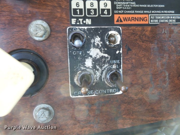 image for item DE8025 1990 Peterbilt 379 flatbed truck