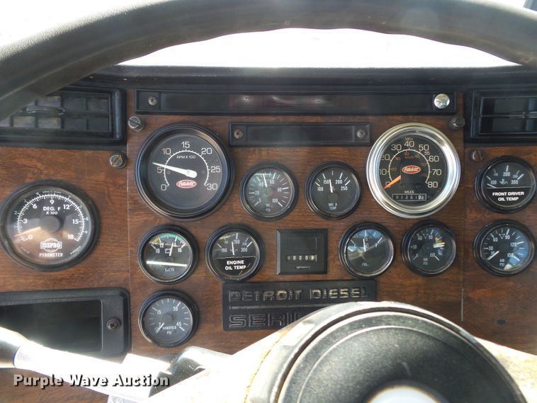 image for item DE8025 1990 Peterbilt 379 flatbed truck