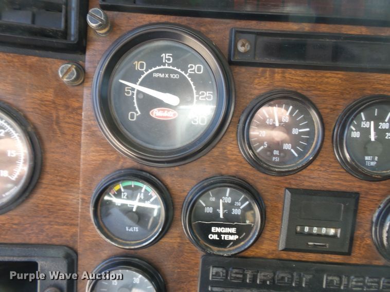 image for item DE8025 1990 Peterbilt 379 flatbed truck