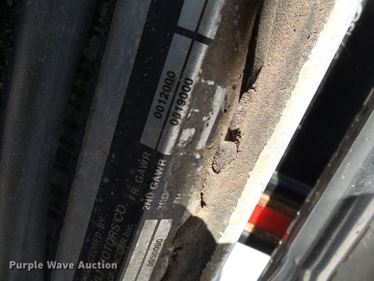 image for item DE8025 1990 Peterbilt 379 flatbed truck