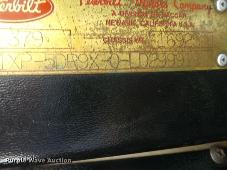 image for item DE8025 1990 Peterbilt 379 flatbed truck