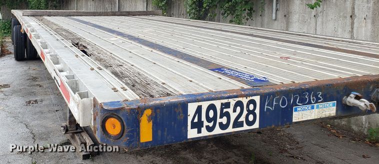 image for item IC9916 2006 Fontaine  flatbed trailer