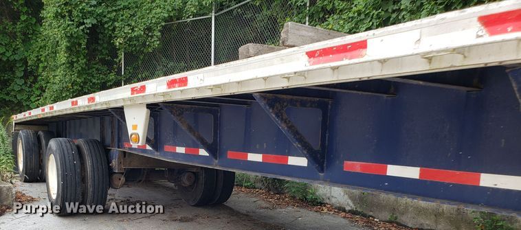 image for item IC9916 2006 Fontaine  flatbed trailer