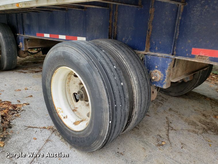 image for item IC9916 2006 Fontaine  flatbed trailer