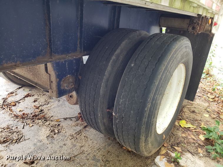 image for item IC9916 2006 Fontaine  flatbed trailer