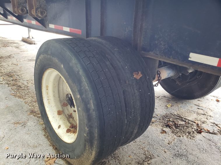 image for item IC9916 2006 Fontaine  flatbed trailer