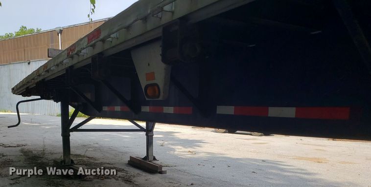 image for item IC9916 2006 Fontaine  flatbed trailer