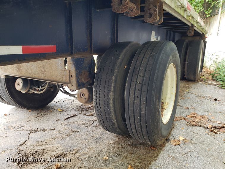 image for item IC9916 2006 Fontaine  flatbed trailer