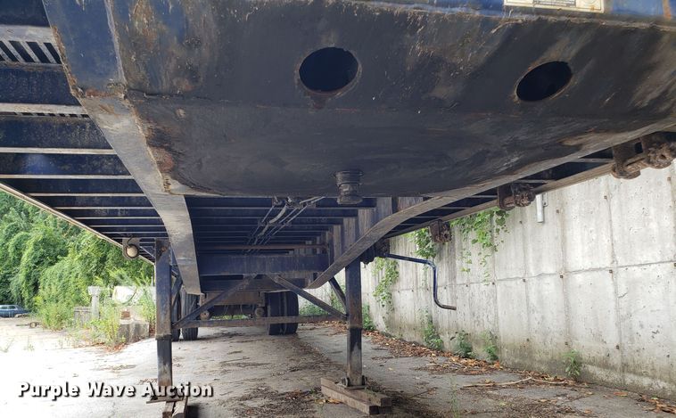 image for item IC9916 2006 Fontaine  flatbed trailer