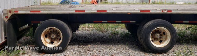 image for item IC9930 2006 Fontaine  flatbed trailer