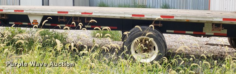 image for item IC9930 2006 Fontaine  flatbed trailer