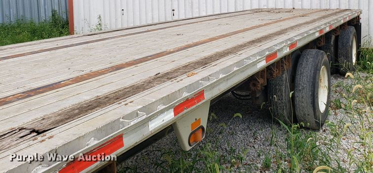 image for item IC9930 2006 Fontaine  flatbed trailer