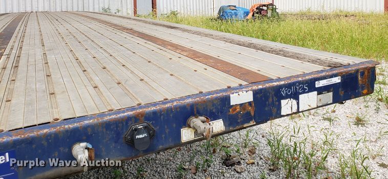 image for item IC9930 2006 Fontaine  flatbed trailer