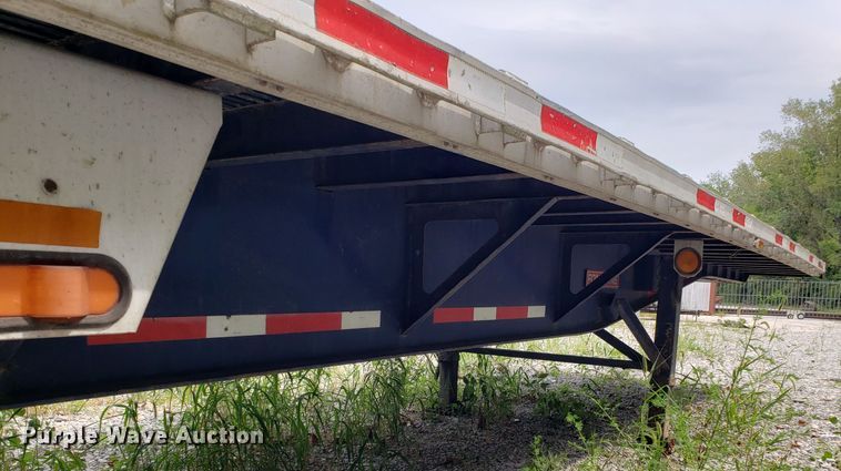 image for item IC9930 2006 Fontaine  flatbed trailer