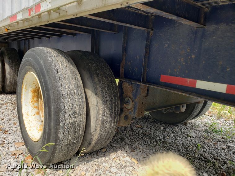 image for item IC9930 2006 Fontaine  flatbed trailer