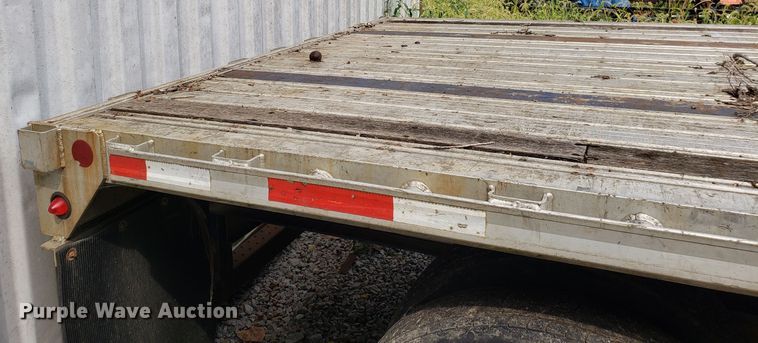 image for item IC9930 2006 Fontaine  flatbed trailer