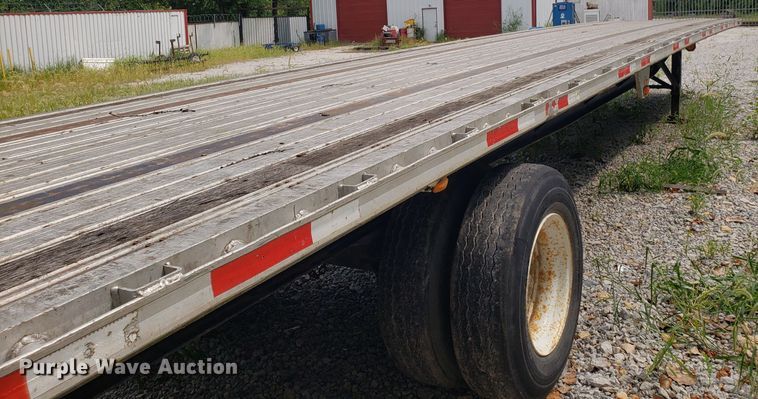 image for item IC9930 2006 Fontaine  flatbed trailer
