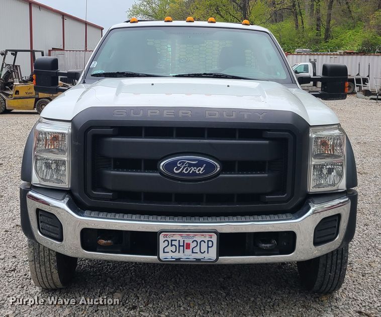 image for item IQ9173 2015 Ford F450 Super Duty  flatbed truck