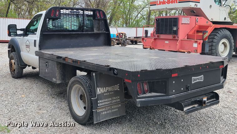 image for item IQ9173 2015 Ford F450 Super Duty  flatbed truck