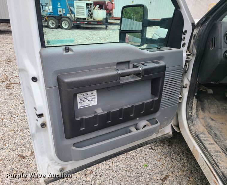 image for item IQ9173 2015 Ford F450 Super Duty  flatbed truck