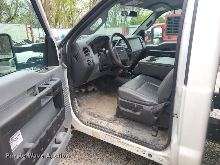 image for item IQ9173 2015 Ford F450 Super Duty  flatbed truck