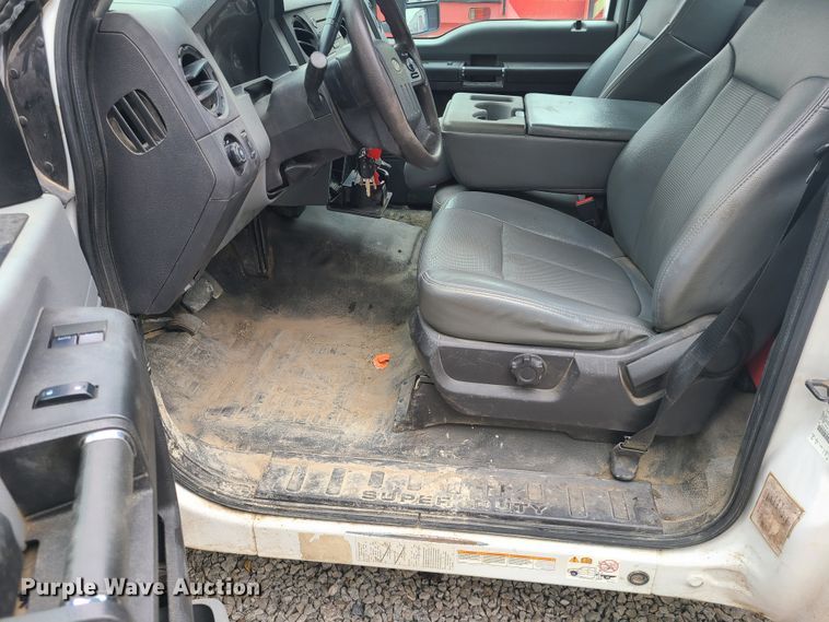 image for item IQ9173 2015 Ford F450 Super Duty  flatbed truck