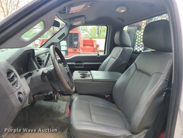 image for item IQ9173 2015 Ford F450 Super Duty  flatbed truck