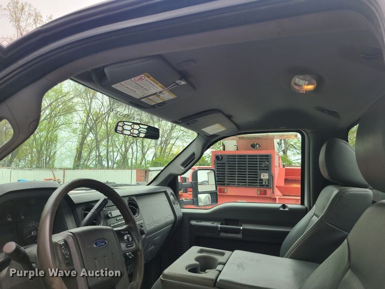 image for item IQ9173 2015 Ford F450 Super Duty  flatbed truck