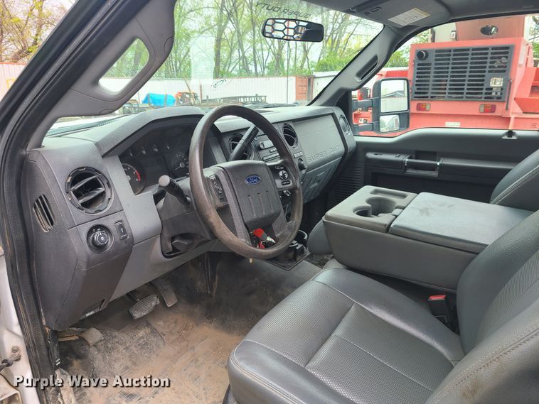 image for item IQ9173 2015 Ford F450 Super Duty  flatbed truck