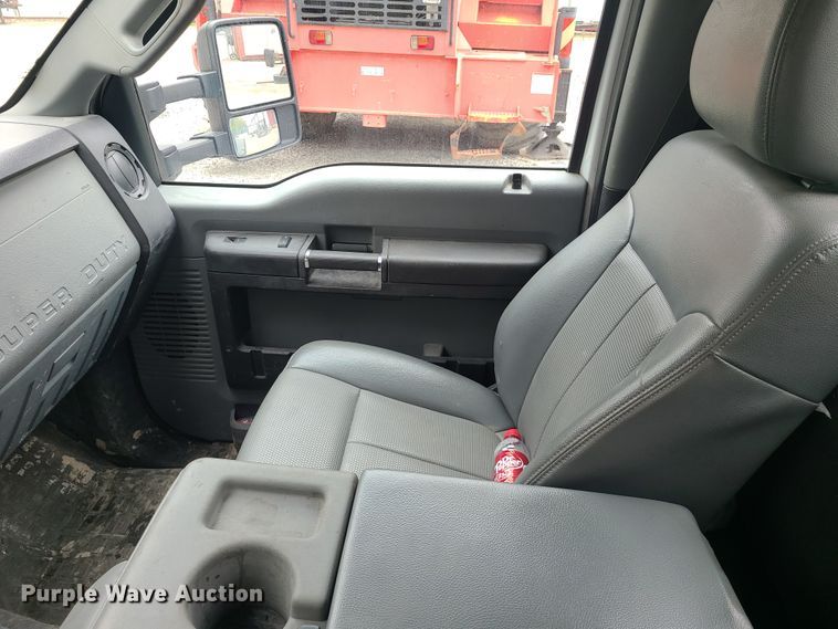 image for item IQ9173 2015 Ford F450 Super Duty  flatbed truck