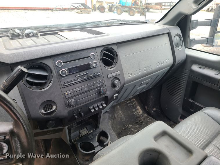 image for item IQ9173 2015 Ford F450 Super Duty  flatbed truck