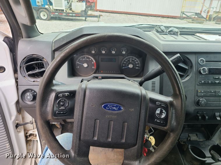 image for item IQ9173 2015 Ford F450 Super Duty  flatbed truck