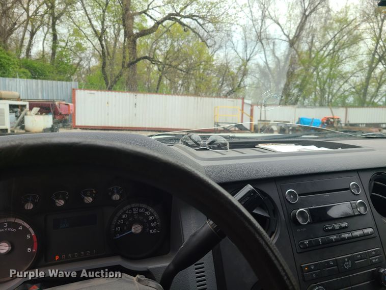 image for item IQ9173 2015 Ford F450 Super Duty  flatbed truck