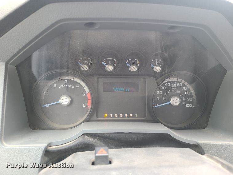 image for item IQ9173 2015 Ford F450 Super Duty  flatbed truck