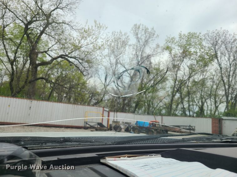 image for item IQ9173 2015 Ford F450 Super Duty  flatbed truck