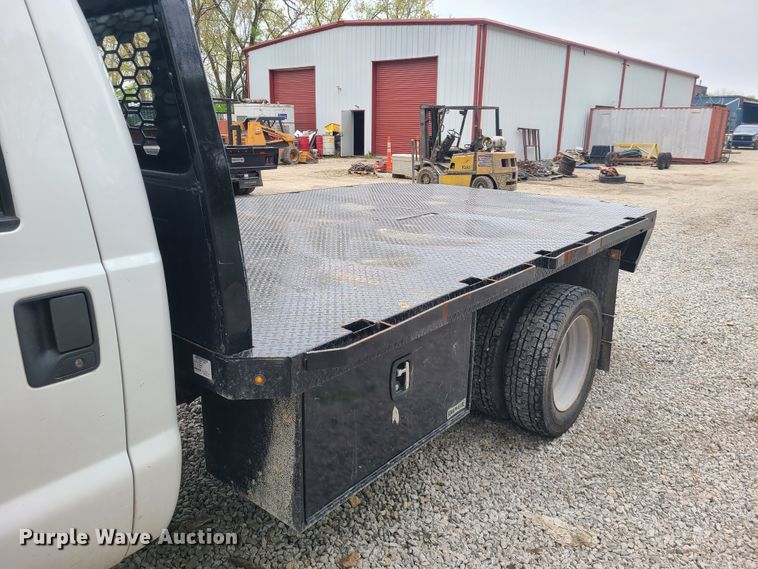 image for item IQ9173 2015 Ford F450 Super Duty  flatbed truck