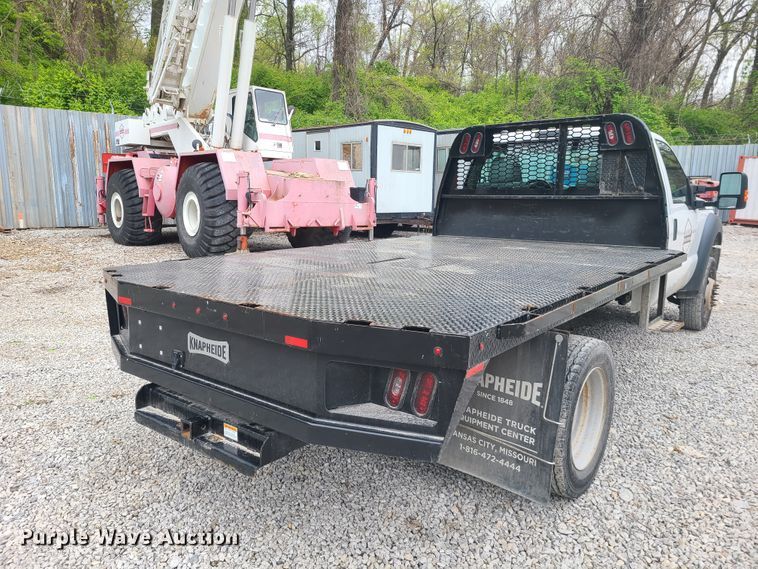 image for item IQ9173 2015 Ford F450 Super Duty  flatbed truck