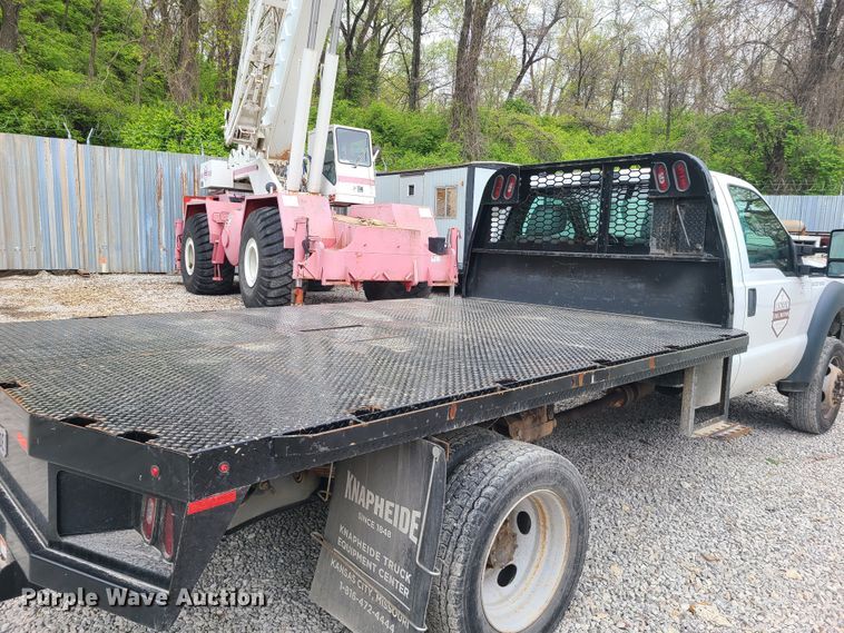 image for item IQ9173 2015 Ford F450 Super Duty  flatbed truck